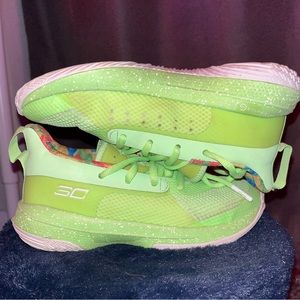 Steph curry sneakers great condition. Size 2 kids